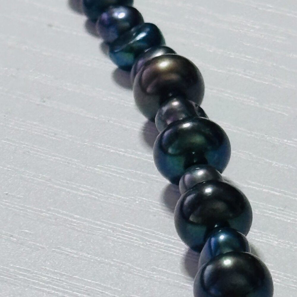 Black Peacock Pearl Beaded Necklace 18” Iridescent Classic - Picture 7 of 14